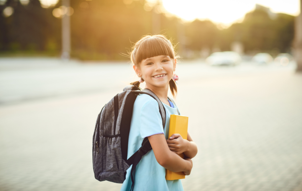 Ya seas responsable de un pequeño comercio, una gran superficie, un centro, una papelería, una librería o un profesional que busca optimizar sus compras escolares al por mayor,